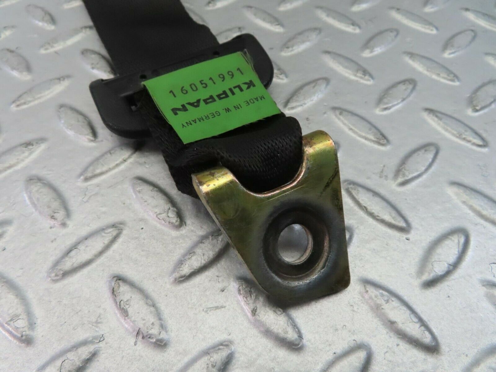 10386 Mercedes-Benz W201 190E Rear Seat Belt 1268601886