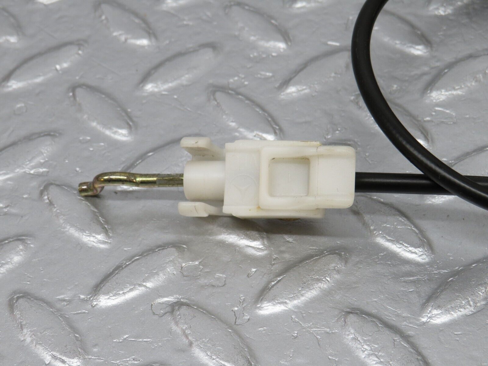 39754 Mercedes-Benz R129 320SL Coupe Door Lock Cable