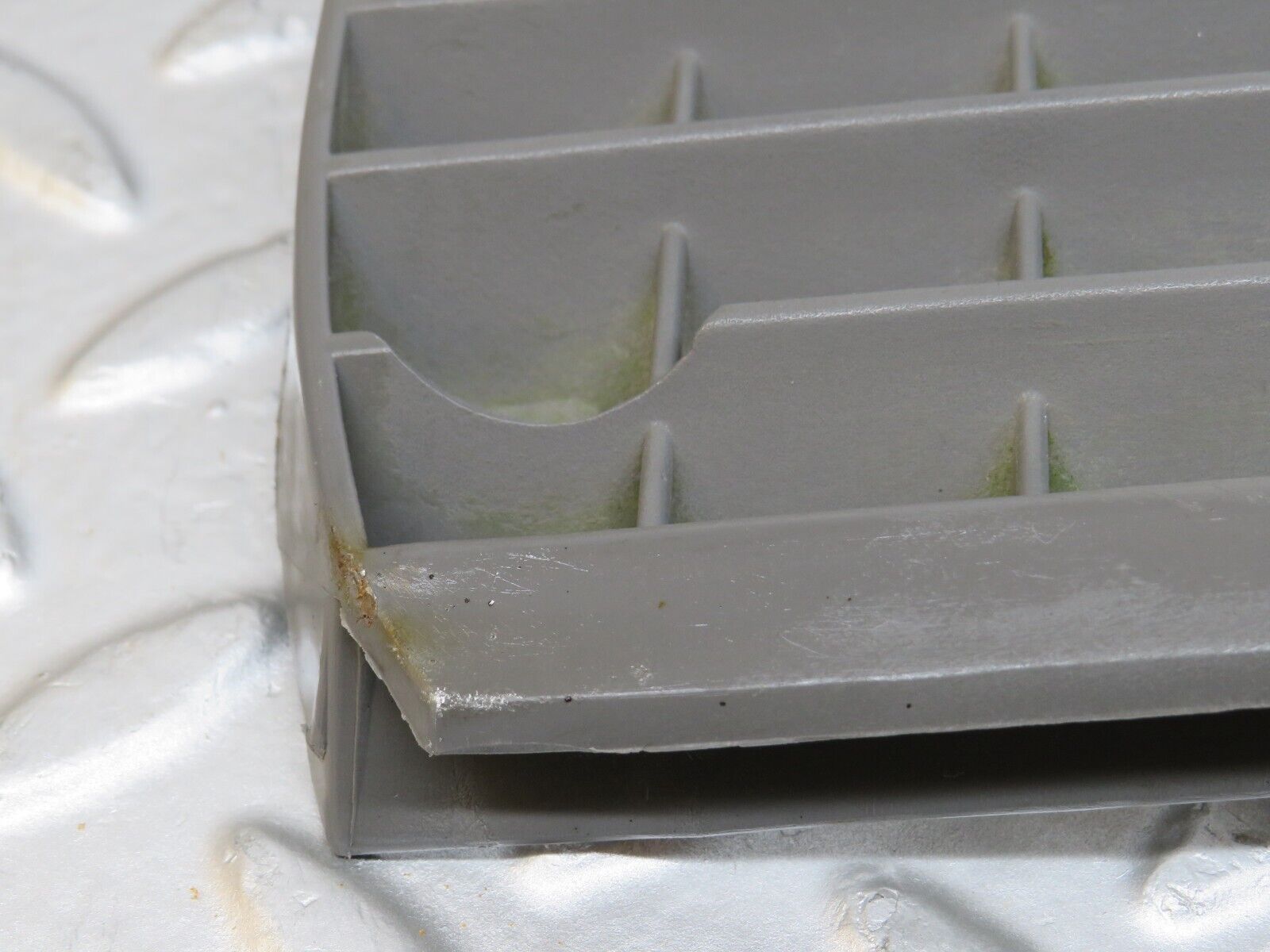 36501 Mercedes-Benz W201 190E 2.0L Bonnet Grill 2018880223