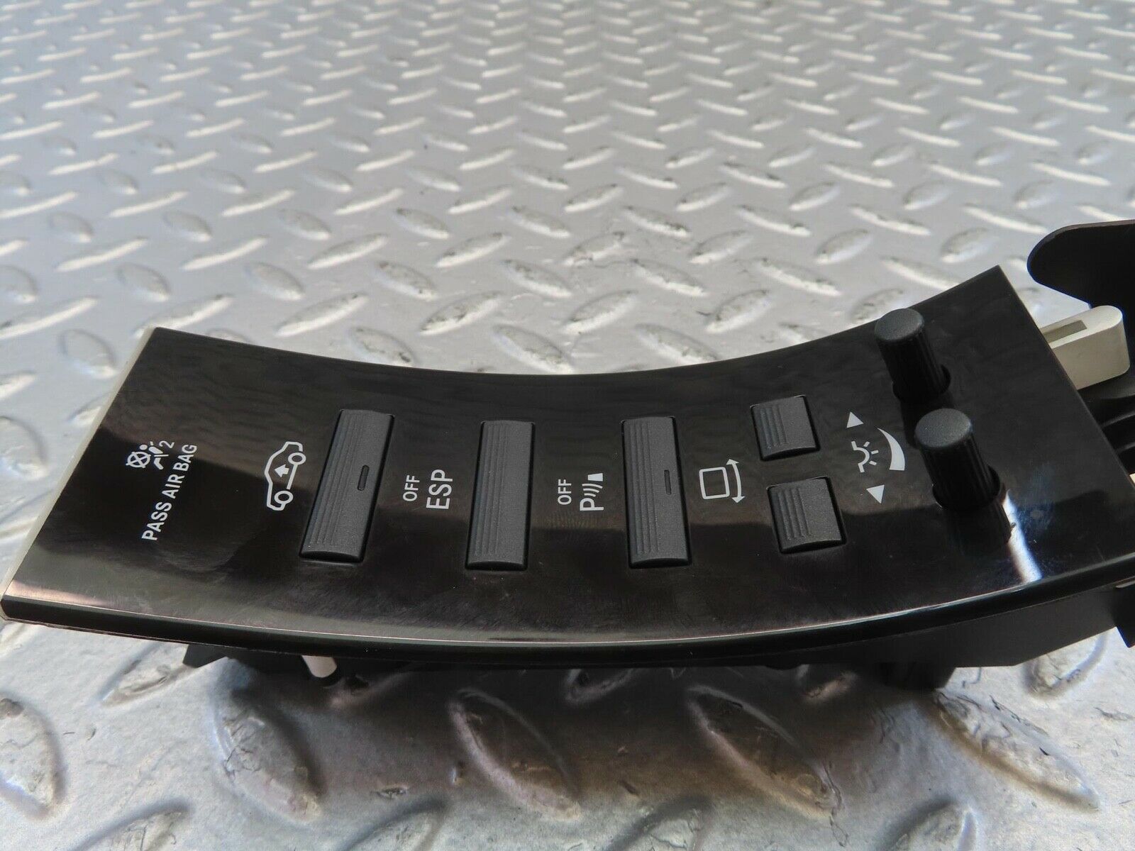 11075 Mercedes-Benz W221 S320 Instrument Cluster Switches