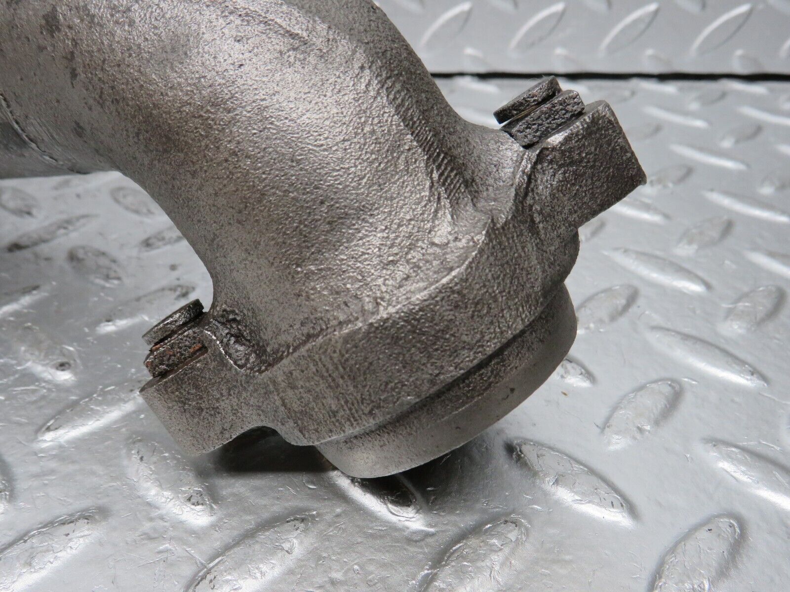 33108 Mercedes-Benz W126 560SE Exhaust Manifold Right 1171424602