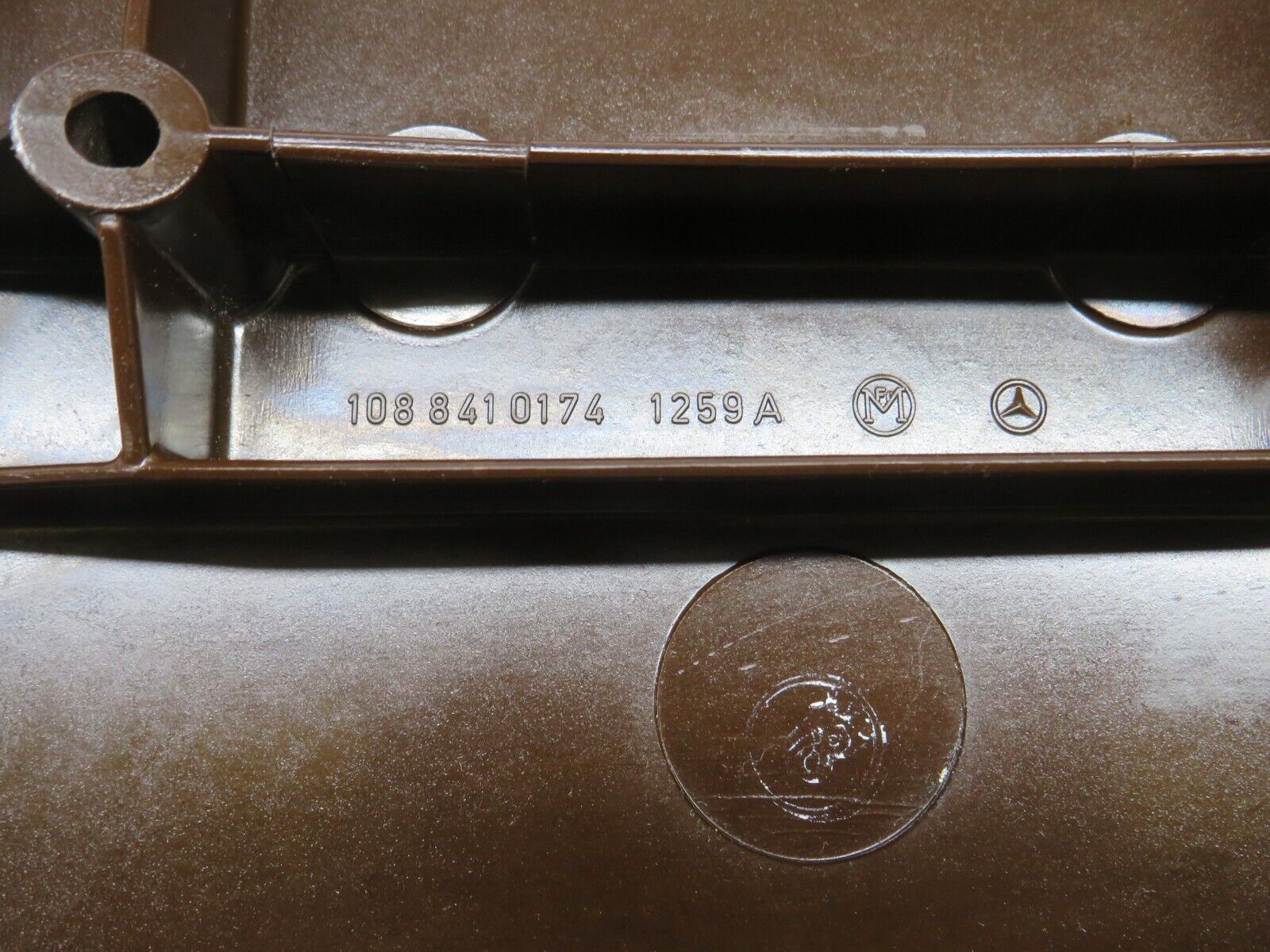 40294 Mercedes-Benz W110 230 Centre Console Tray Brown 1088410174