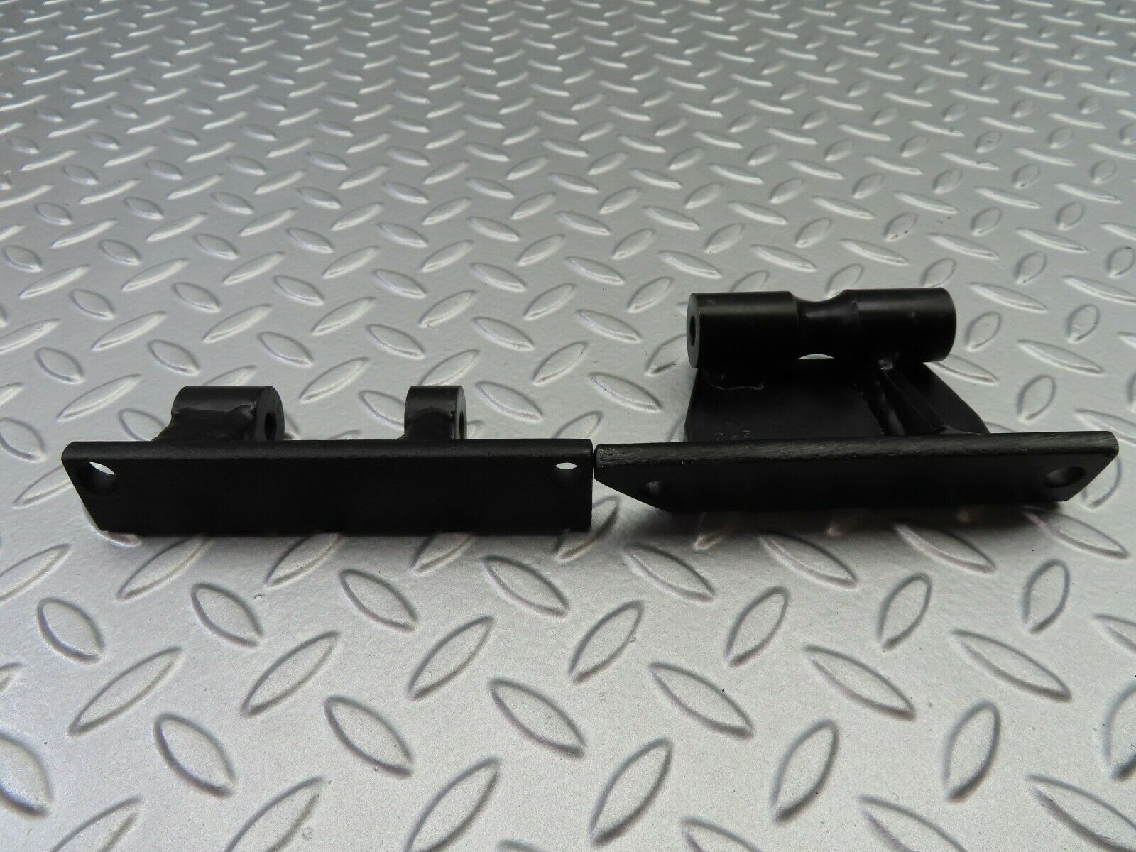 6821 Mercedes-Benz S124 E220 Wagon Air Con Compressor Bracket Holder