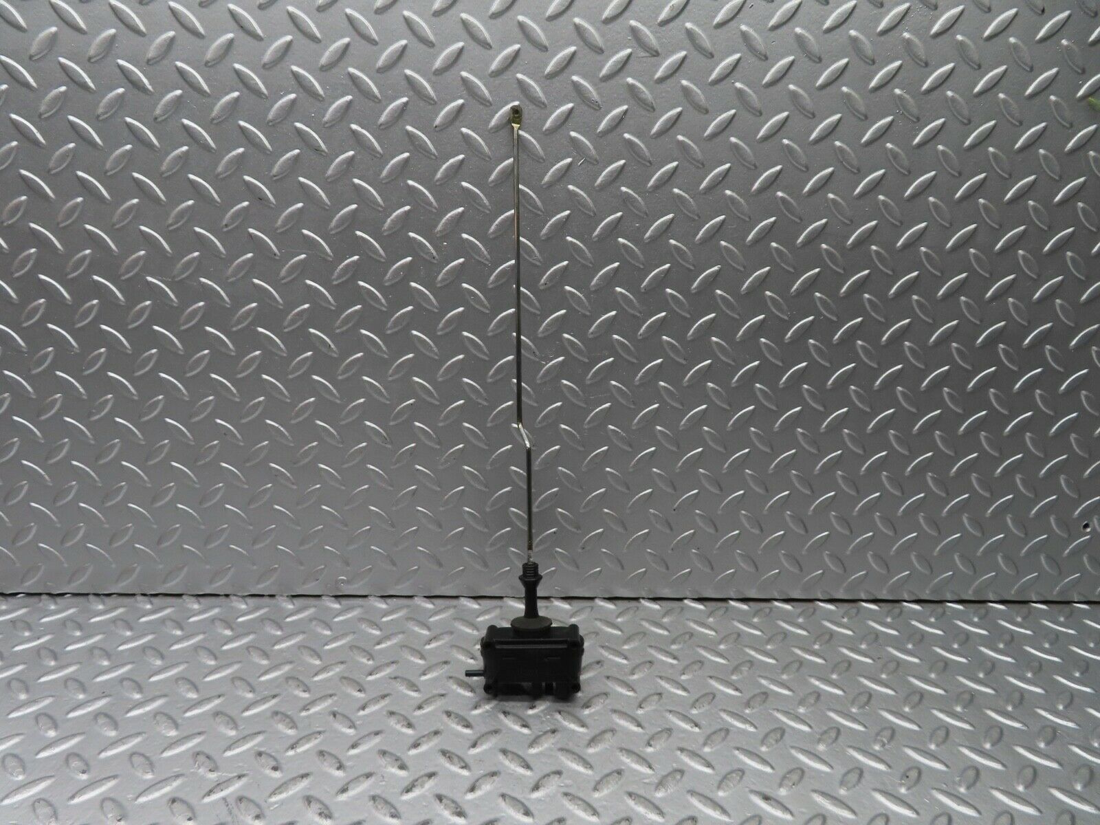 21444 Mercedes-Benz W126 300SE Rear Door Lock Vacuum Actuator