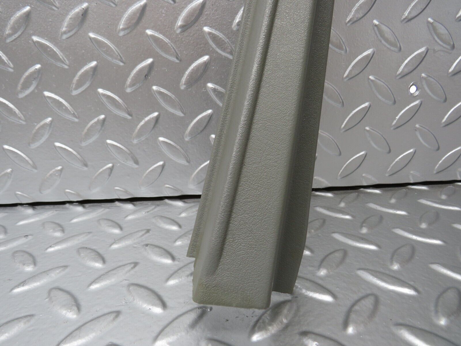 25750 Mercedes-Benz W124 280E F. Right Door Window Frame Trim Cover 1247250271