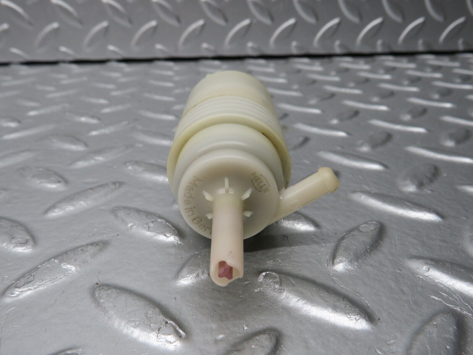 31619 Mercedes-Benz W201 190LE 1.8L Windscreen Washer Pump Hella 1248690421