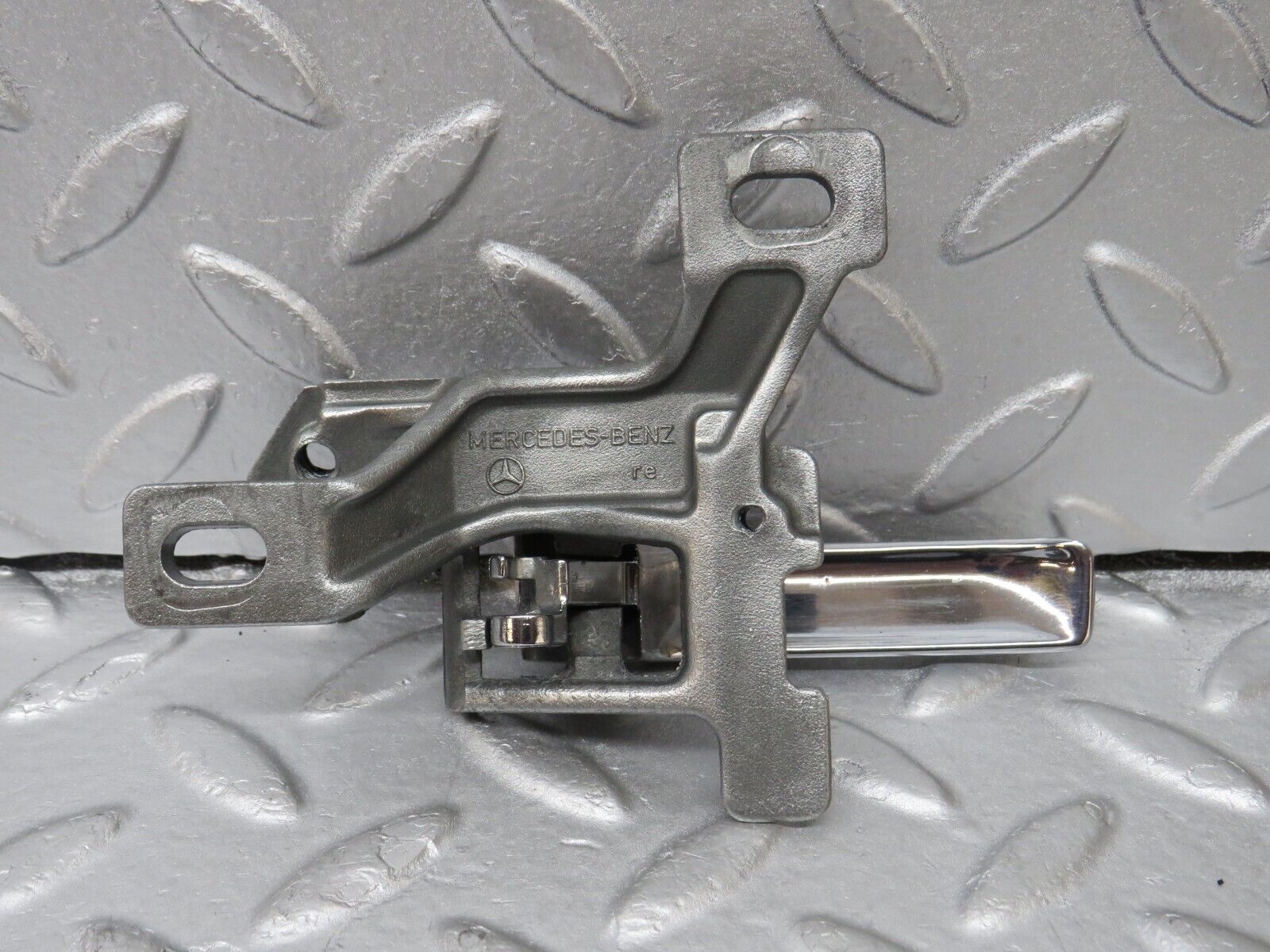 36105 Mercedes-Benz W126 420SE Front Right Door Interior Handle