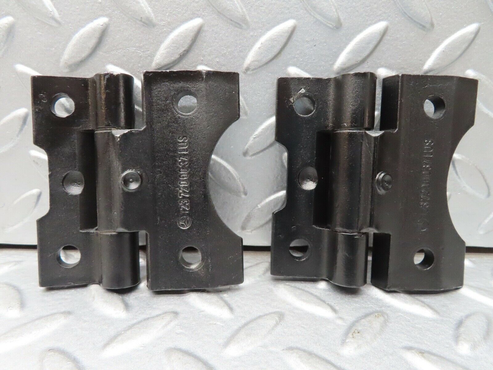 17007 Mercedes-Benz C123 280CE Coupe Door Hinges Pair 1237200037