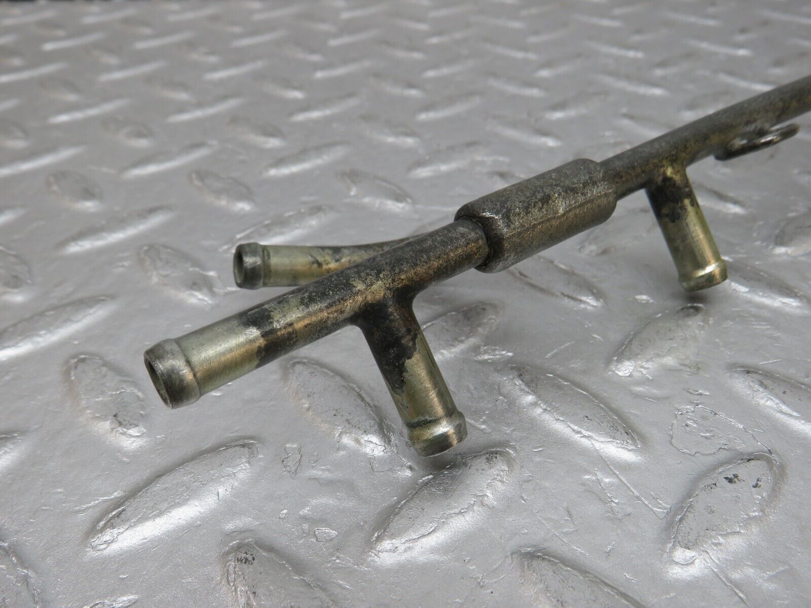 37547 Mercedes-Benz W109 300SEL Fuel Injection Pipe
