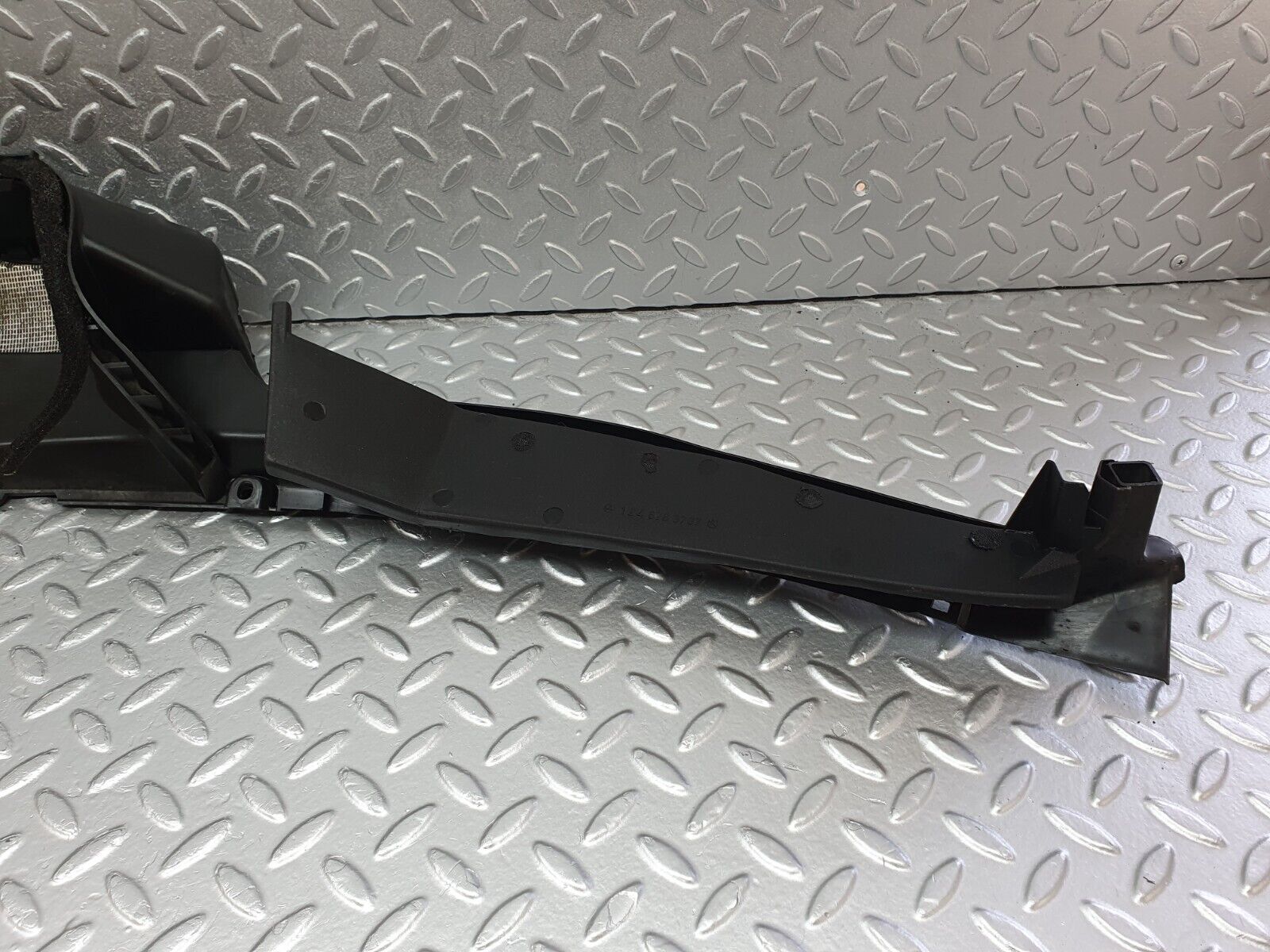 41454 Mercedes-Benz W124 200E Wiper Mechanism Cover Panel 1246280067 1246283707 1246202667 1246200978