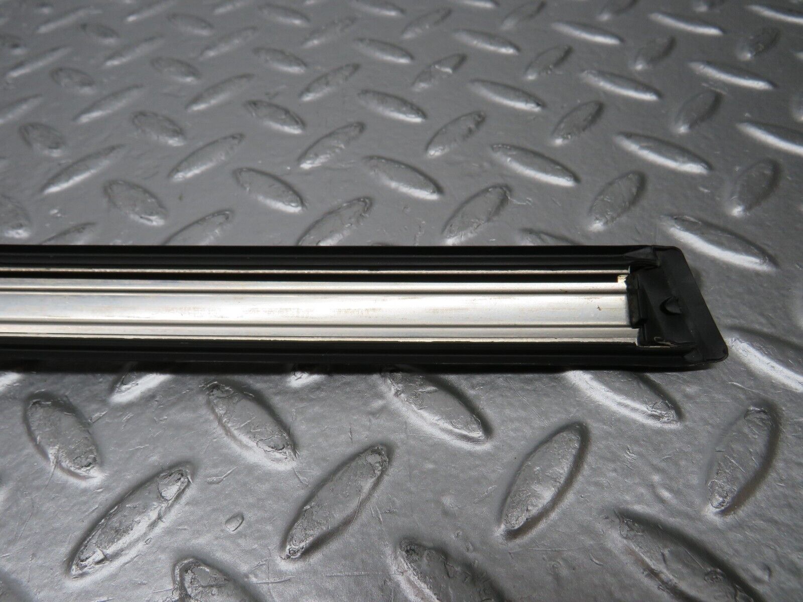 30785 Mercedes-Benz W201 190E 2.0L Rear Left Fender Wing Centre Moulding Trim