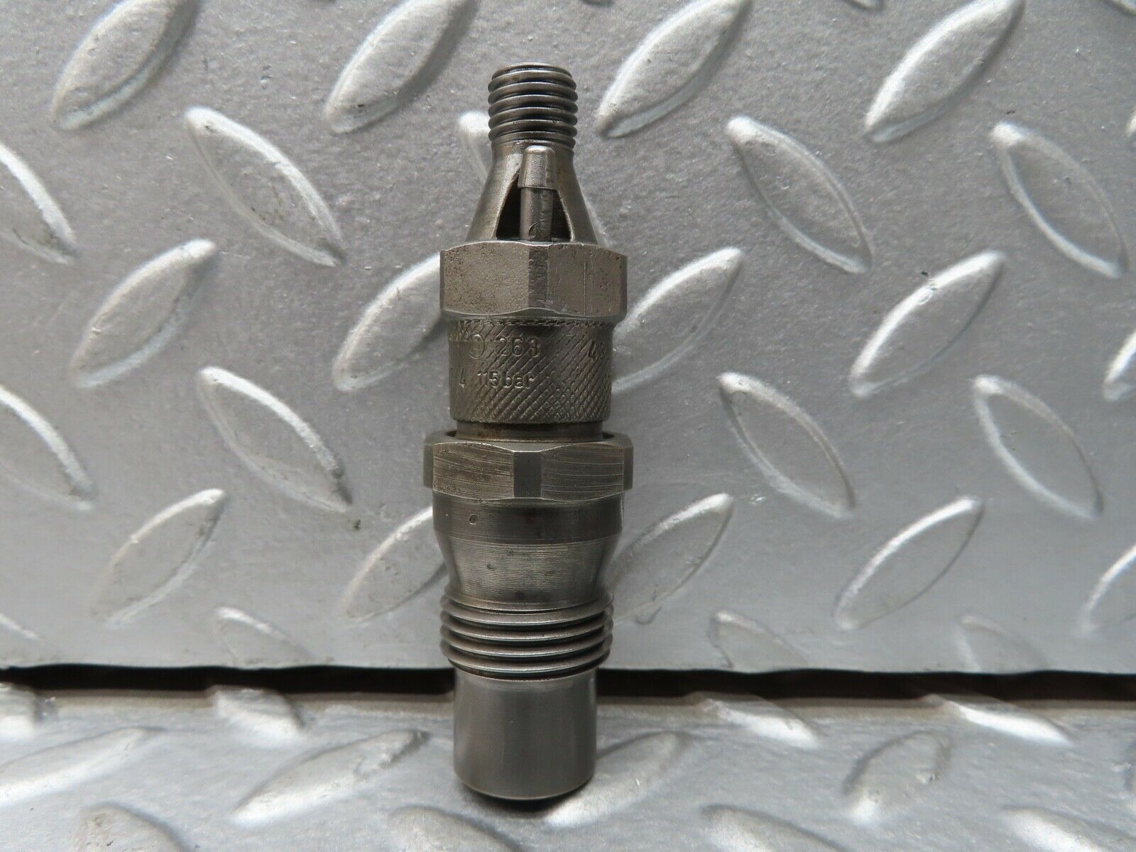 19253 Mercedes-Benz W123 300D Fuel Injector Bosch KCA30SD27/4