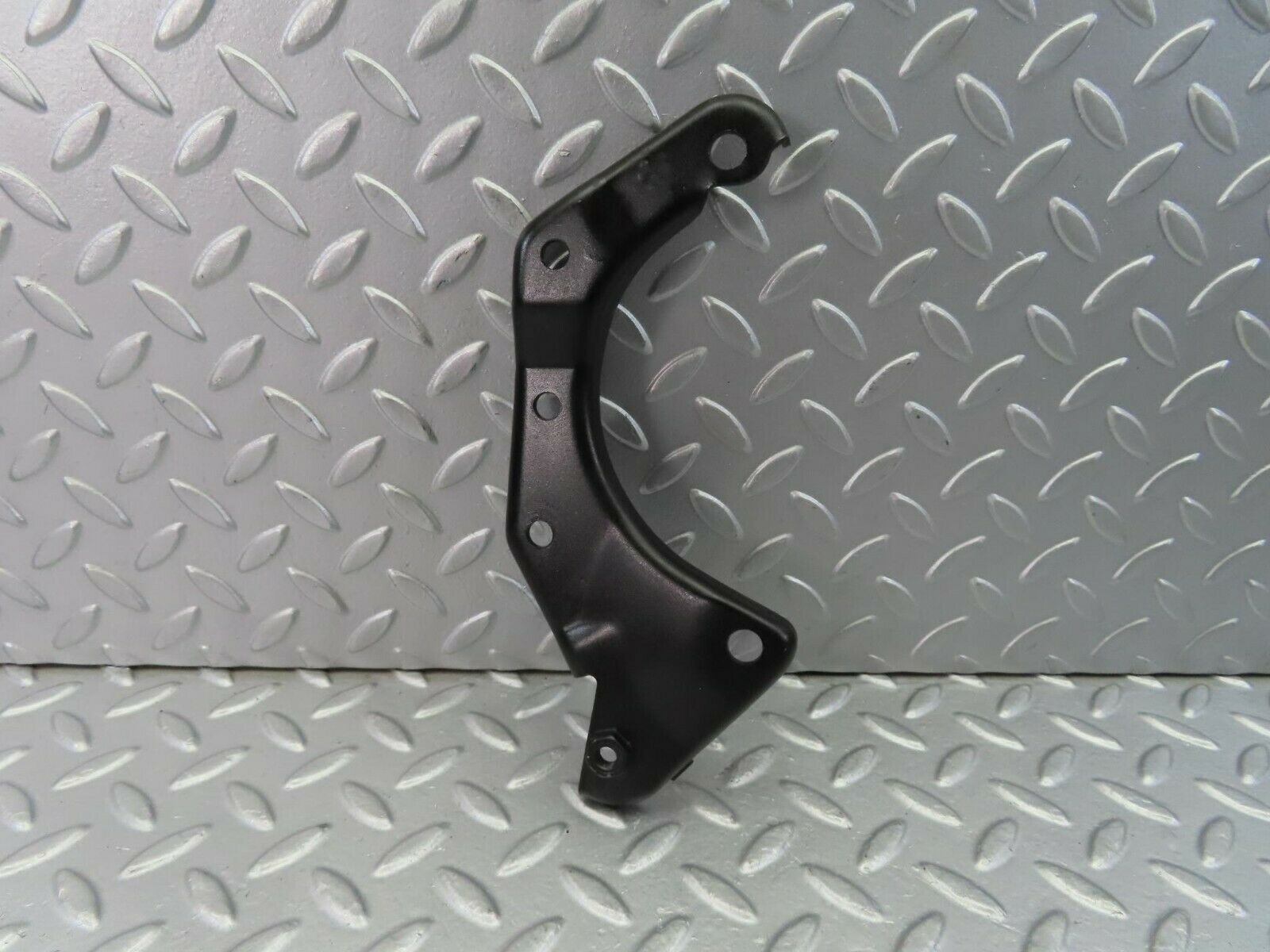 10583 Mercedes-Benz W201 190E Power Steering Pump Bracket