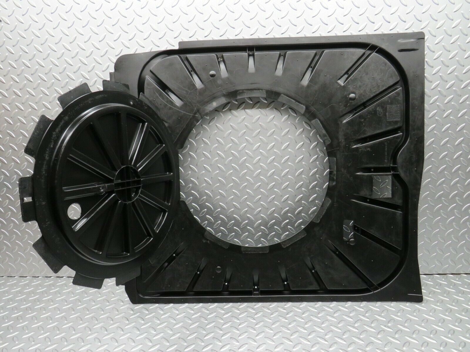 22498 Mercedes-Benz C124 E220 Coupe Spare Wheel Cover 1246934533