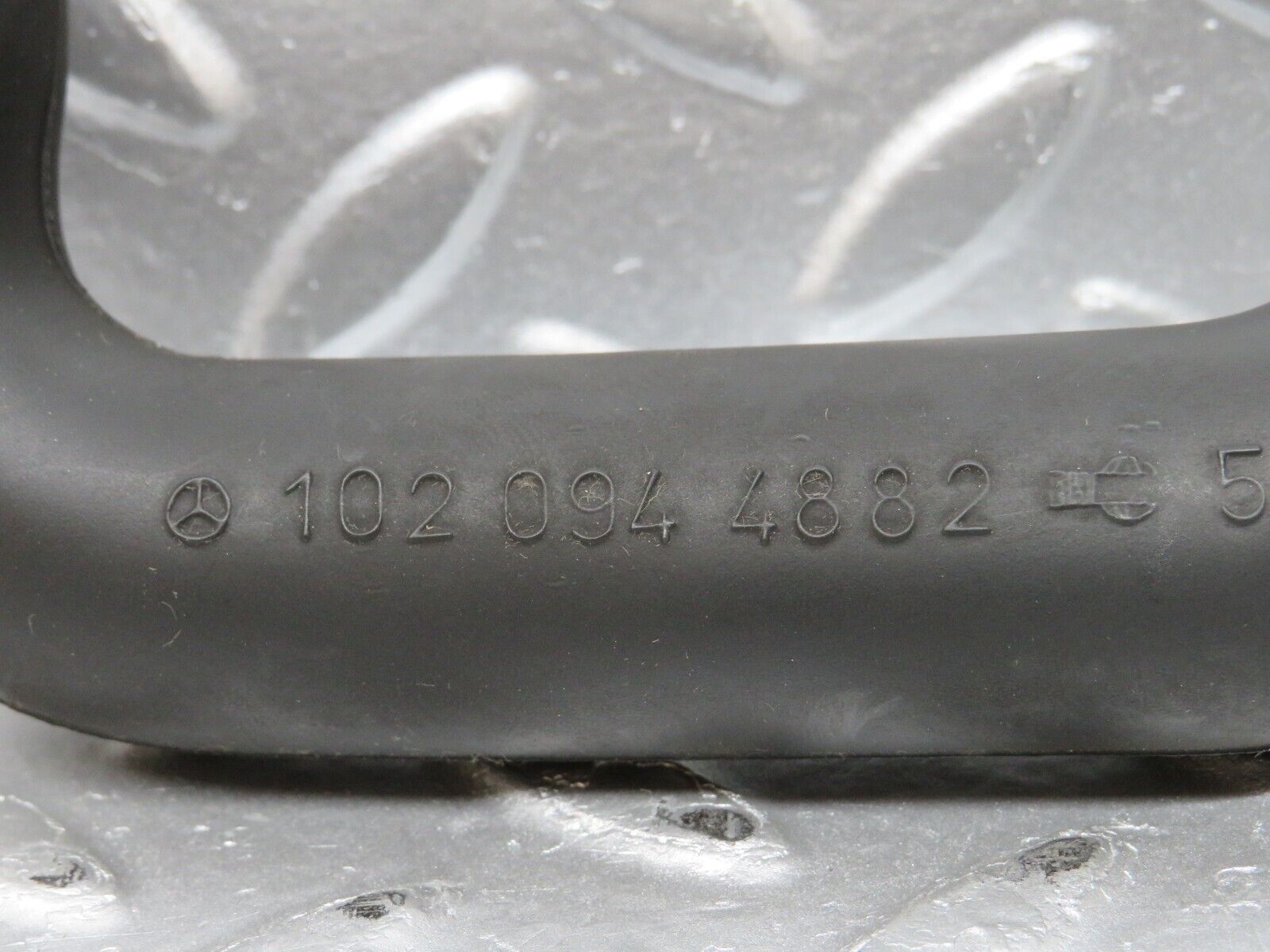 31790 Mercedes-Benz W201 190LE 1.8L Crankcase Breather Pipe 1020944882