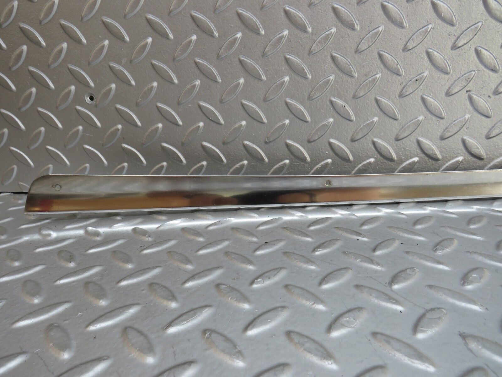 36325 Mercedes-Benz W126 420SE Roof Chrome Trim Left Side