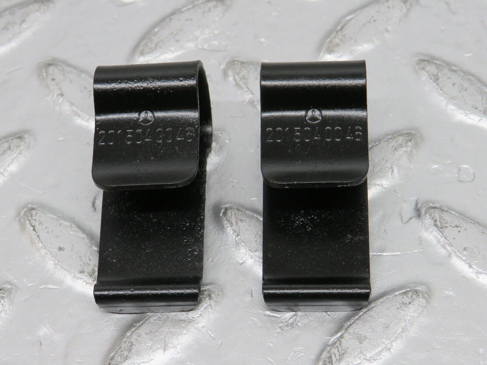 32577 Mercedes-Benz S124 300TE Wagon Radiator Fan Shroud Holder 2015040046