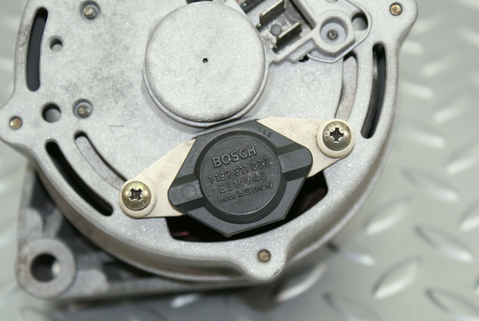 2651 Mercedes-Benz W116 350SE Alternator Bosch