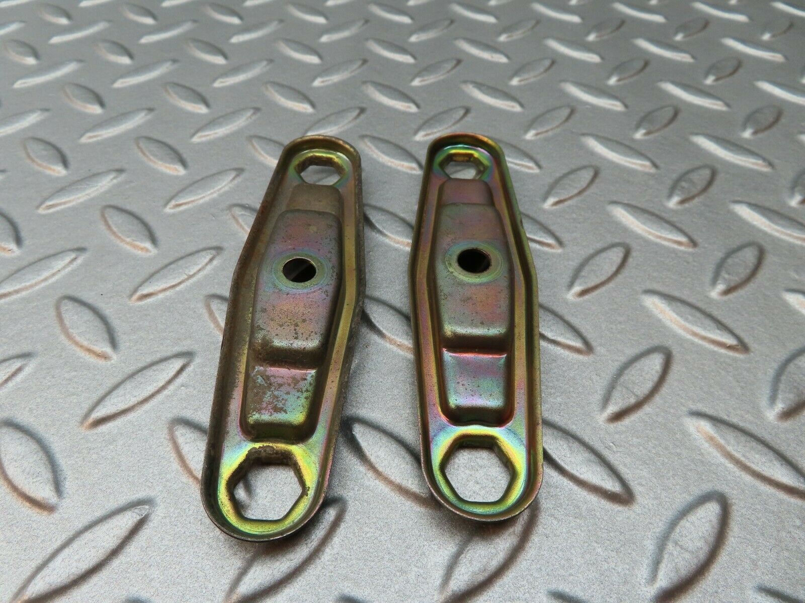 4421 Mercedes-Benz W123 230E Fuel Injector Nozzle Clamp Bracket