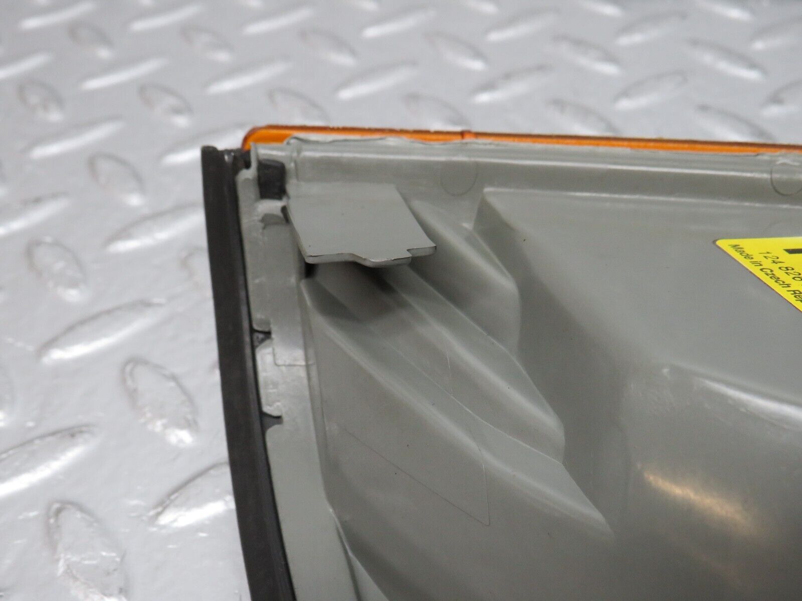 32538 Mercedes-Benz S124 300TE Wagon Front Right Indicator Bosch 1305233929