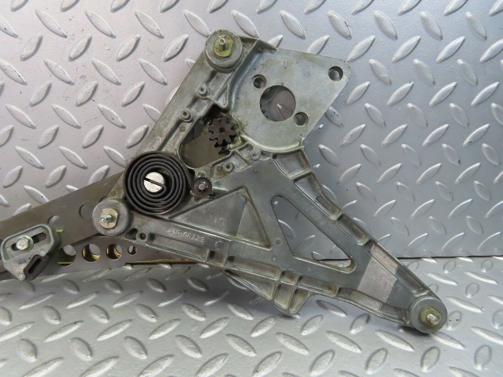 9155 Mercedes-Benz W123 Front Left Power Window Regulator 1237202746