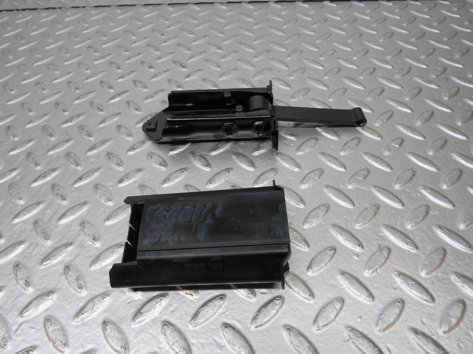 31531 Mercedes-Benz S124 220TE Wagon Door Safety Check Strap