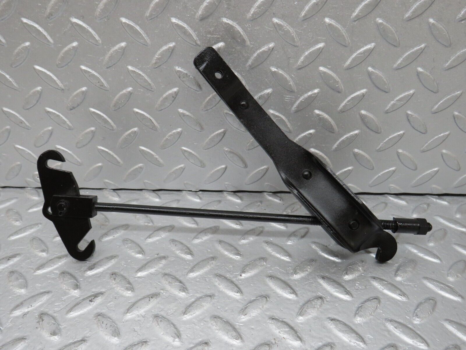 35711 Mercedes-Benz W108 Handbrake Adjusting Handbrake Regulator