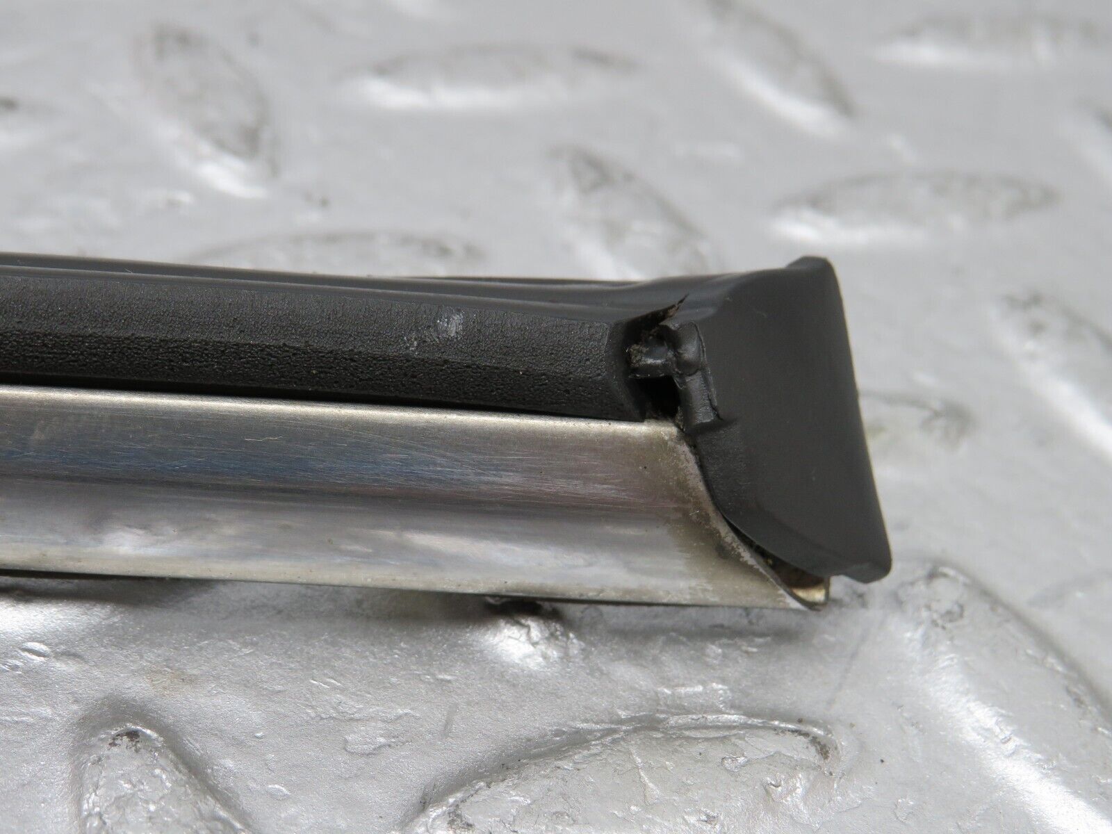 37435 Mercedes-Benz W109 300SEL Front Left Door Centre Moulding Trim