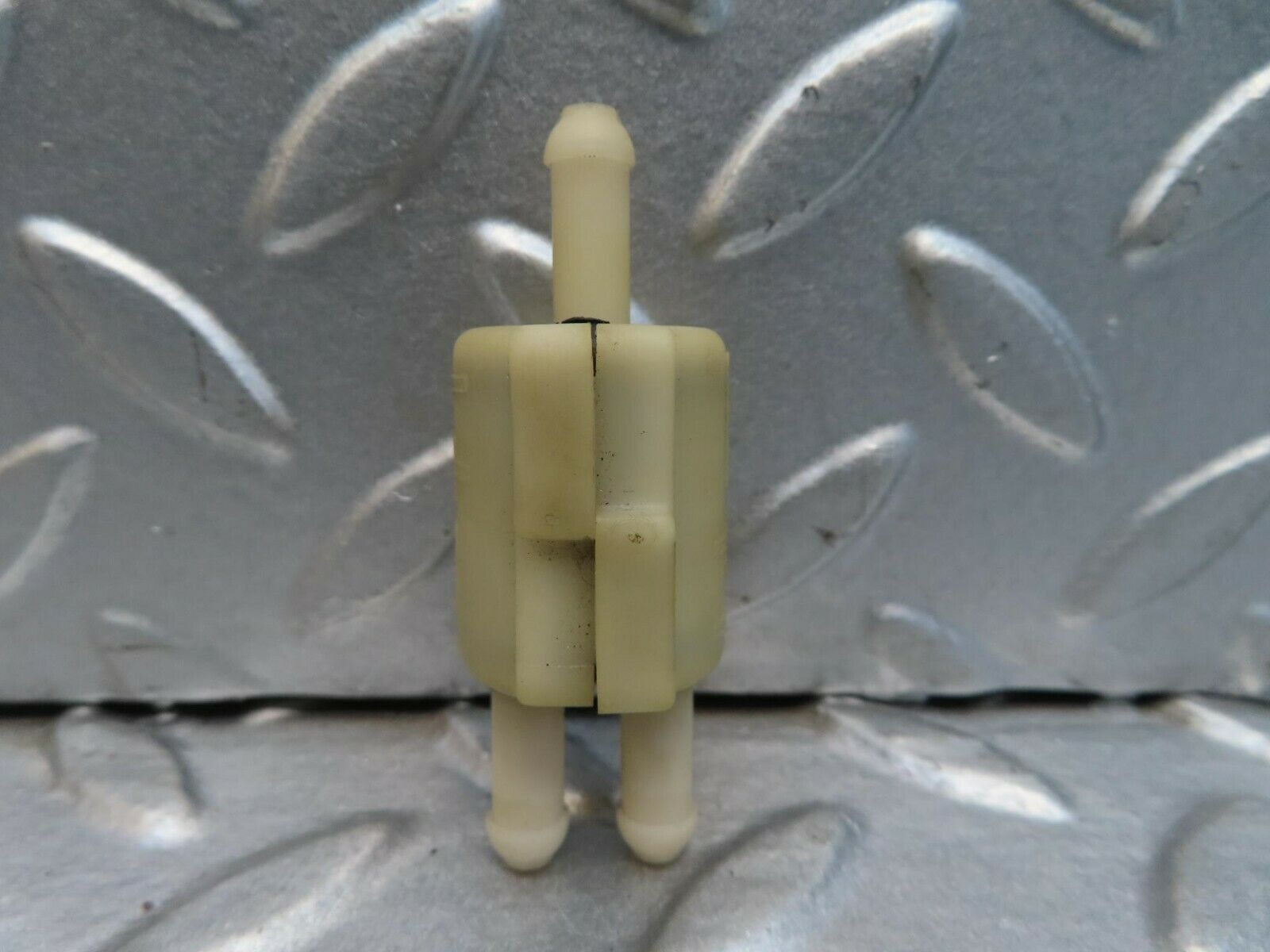 15488 Mercedes-Benz W123 230E Windscreen Washer Fluid Distributor