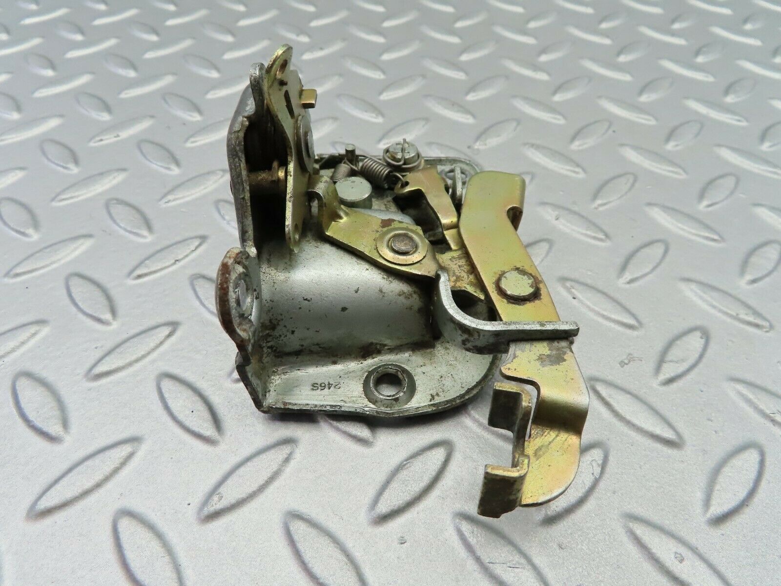 6872 Mercedes-Benz C107 350SLC Coupe Right Door Lock Mechanism
