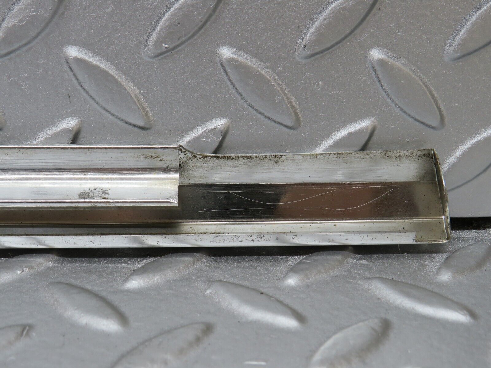 36292 Mercedes-Benz W126 420SE Front Right Door Chrome Moulding Trim