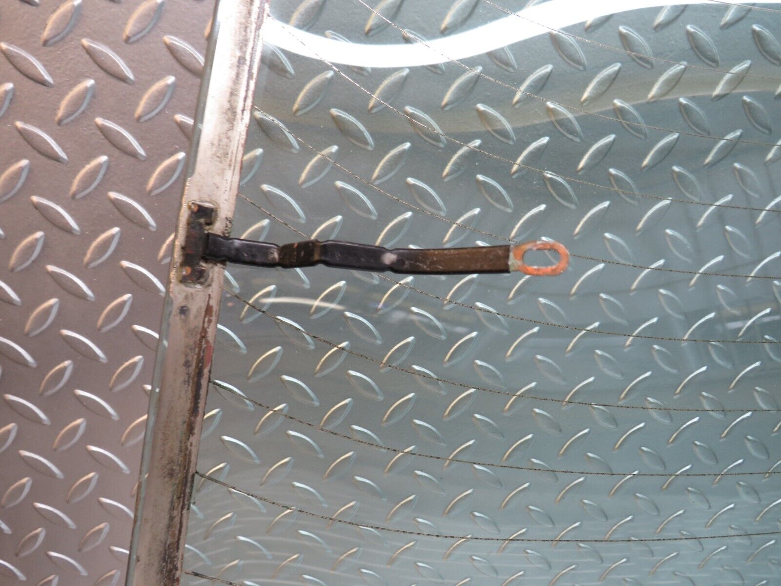 25385 Mercedes-Benz W123 200 Rear Heated Windscreen Glass