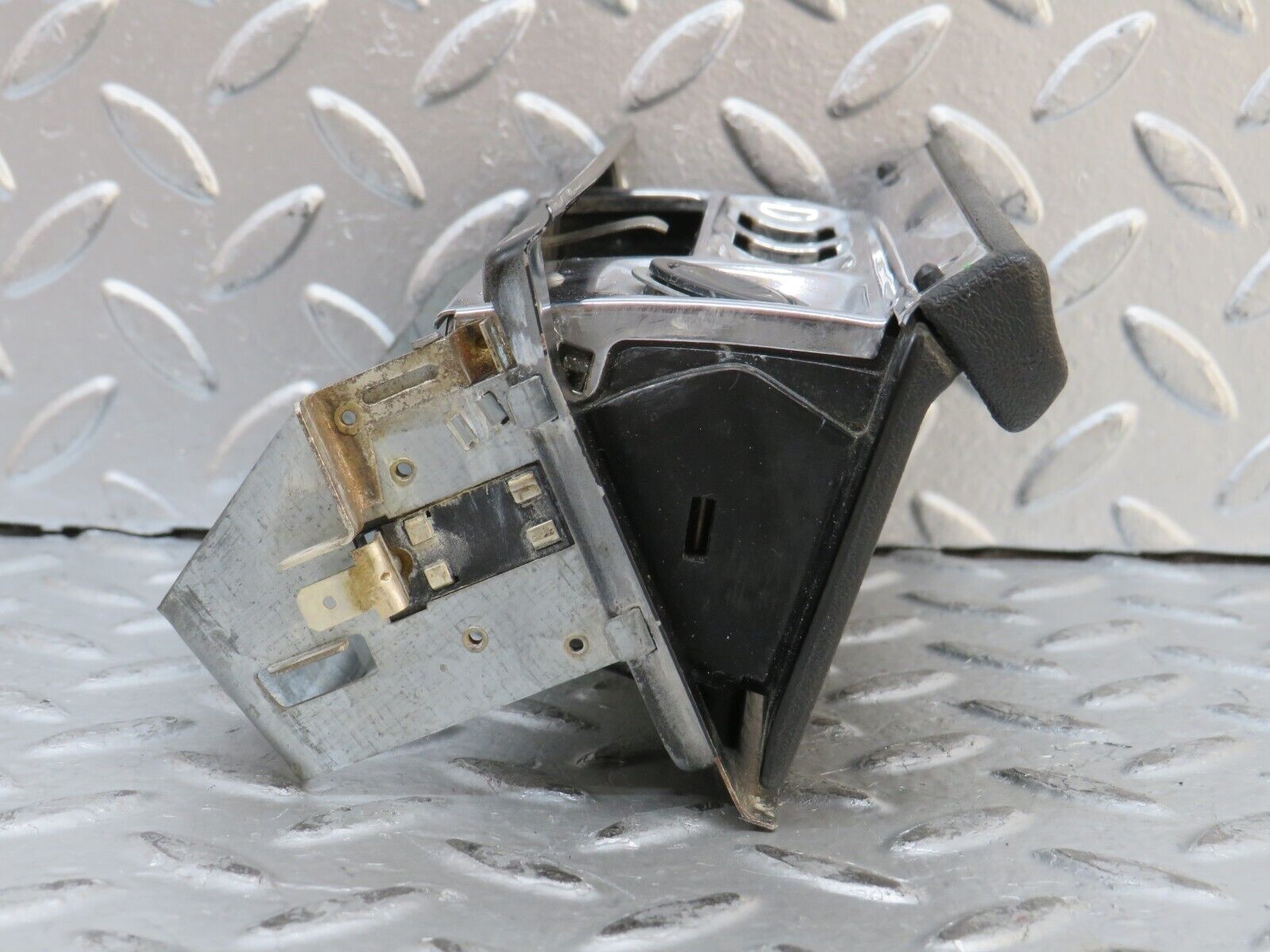 28143 Mercedes-Benz W123 280E Centre Console Ashtray