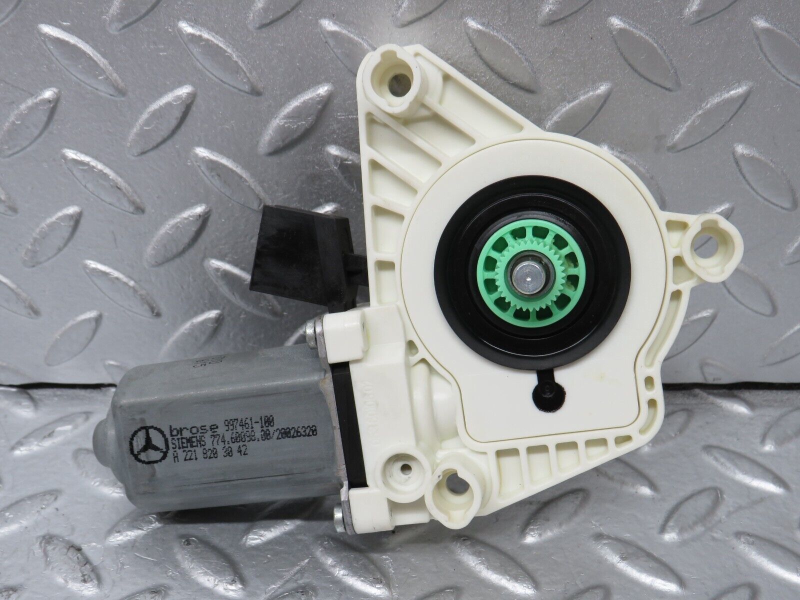 35162 Mercedes-Benz W221 Rear Right Window Regulator Motor 2218203042