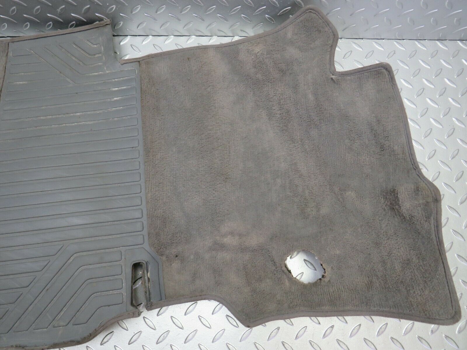 22636 Mercedes-Benz C124 E220 Coupe Front Right Floor Carpet Grey