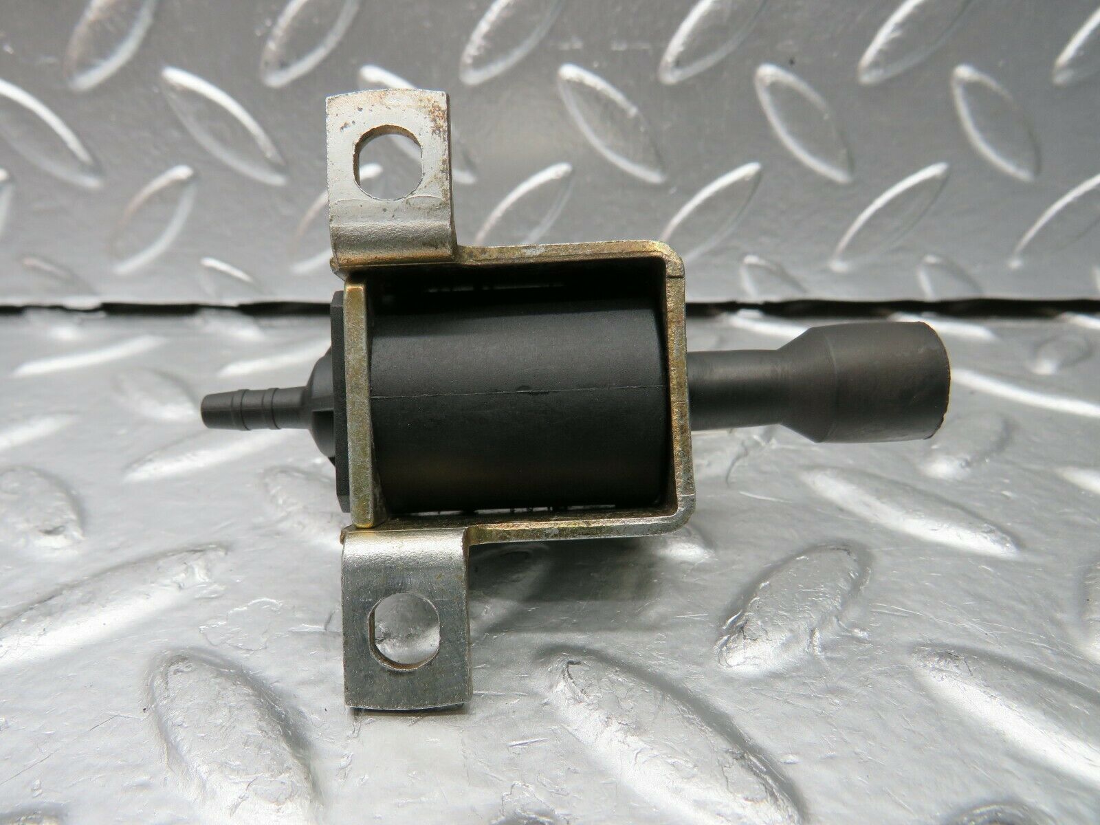 22579 Mercedes-Benz C124 E220 Coupe Vacuum Solenoid Binder 0015408697