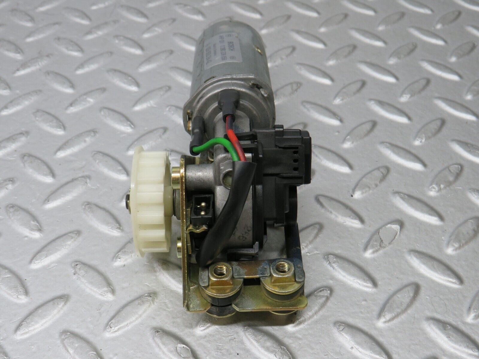 36821 Mercedes-Benz R129 300SL-24 Front Right Seat Adjustment Motor Bosch 1298202442 0390206656