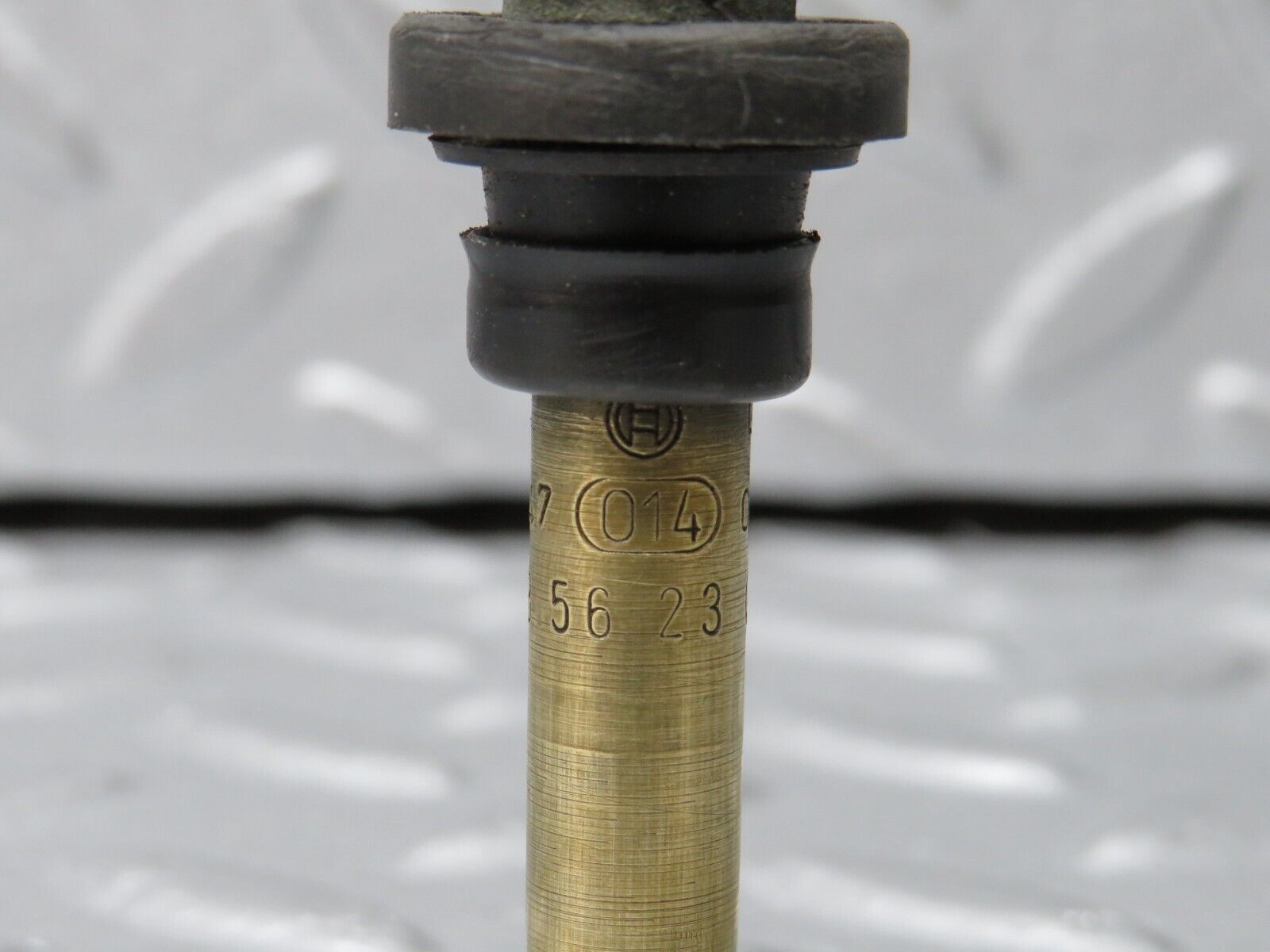 38905 Mercedes-Benz W201 190E 2.6L Fuel Injector Bosch 0000785623 0437502047