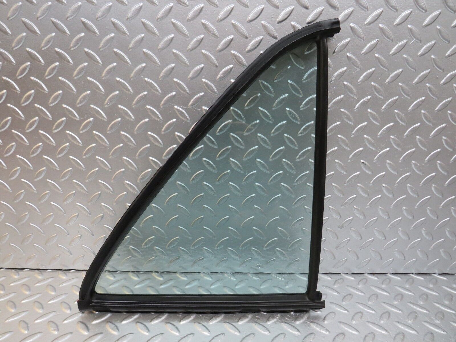 25469 Mercedes-Benz W123 200 Rear Right Quarter Window 1237350224