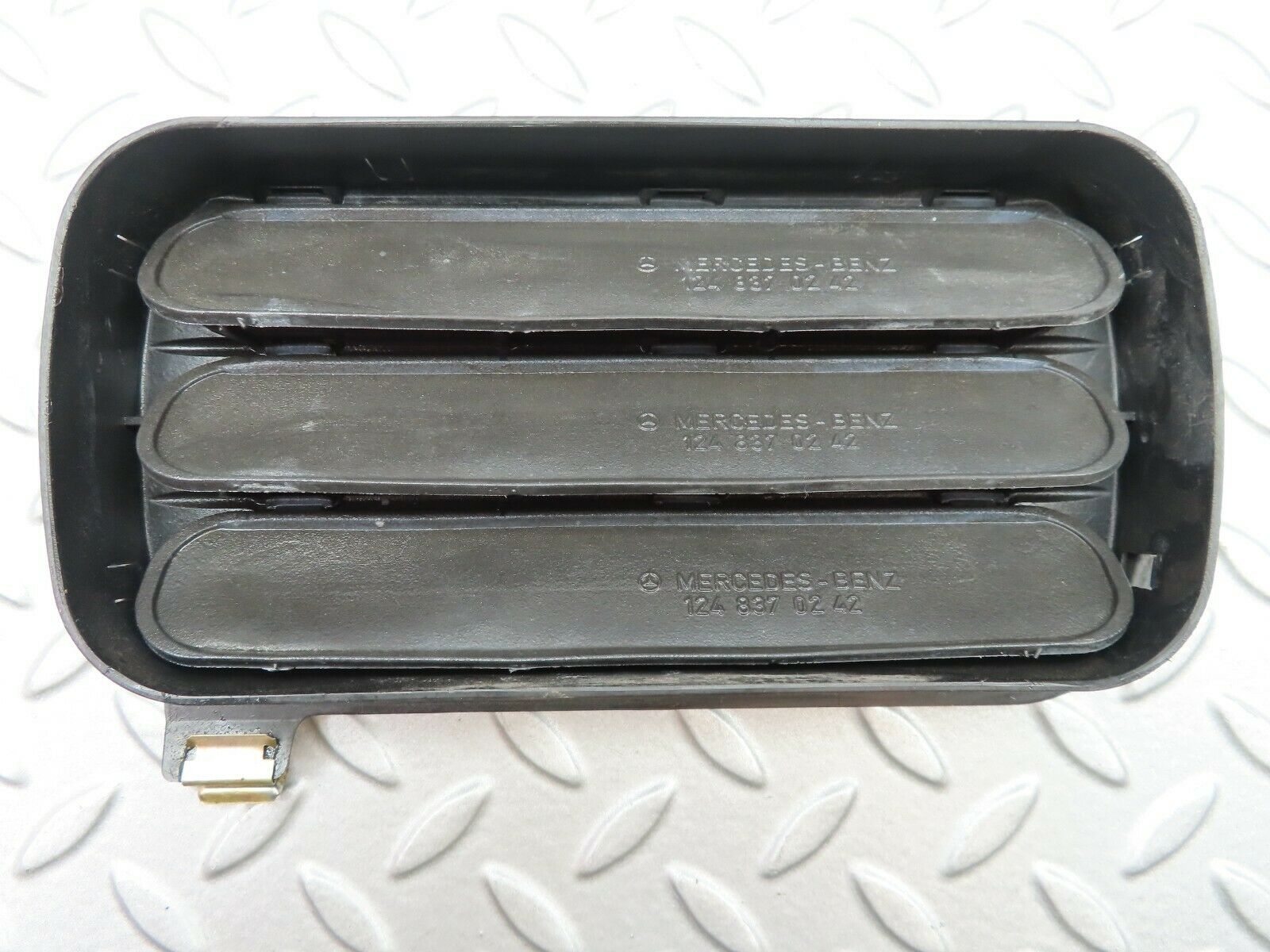 5579 Mercedes-Benz W124 230E Rear Air Intake Vent Left 1248370230