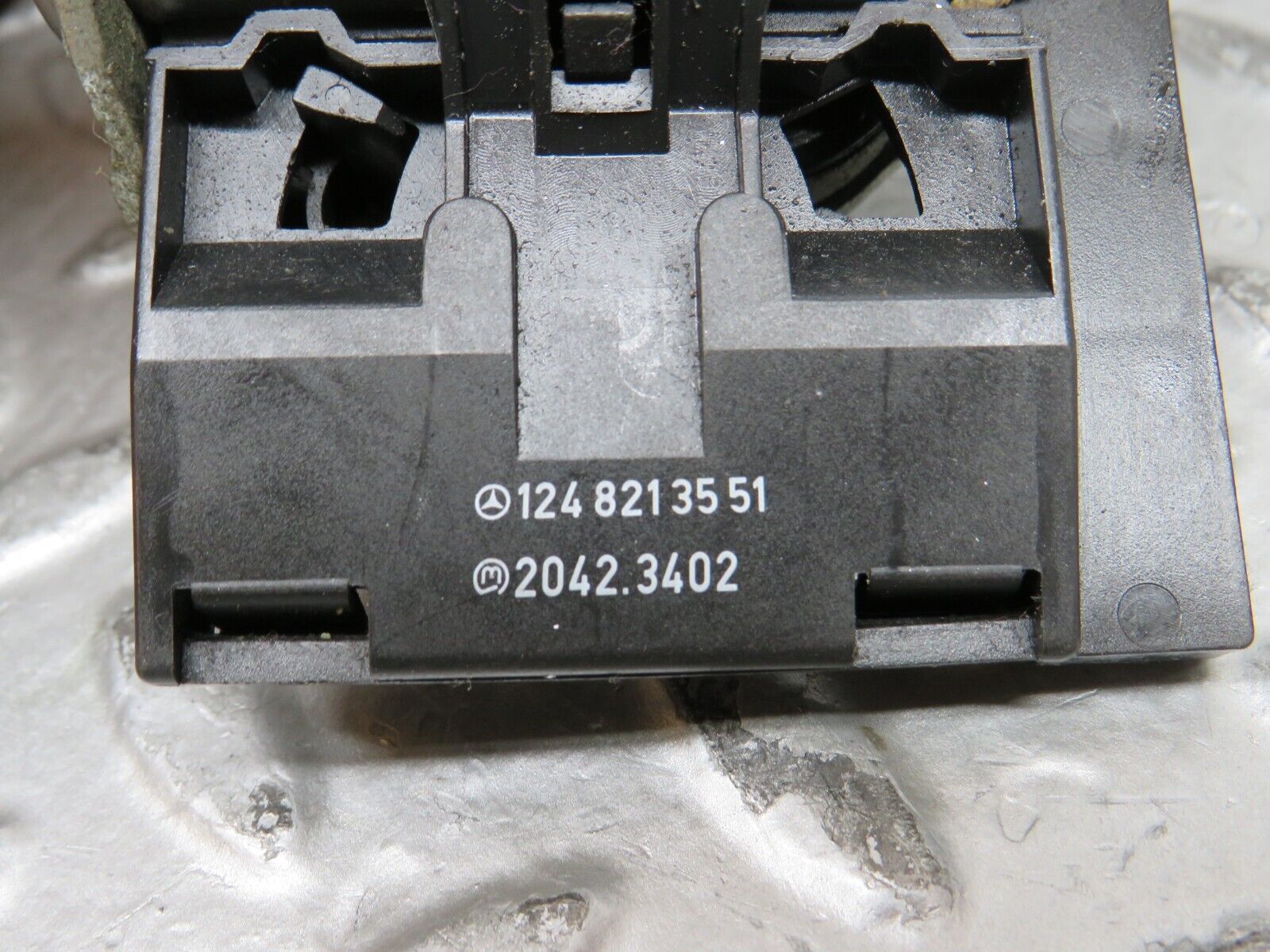 29049 Mercedes-Benz C124 320CE Coupe Left Door Lock Mechanism 1248213551