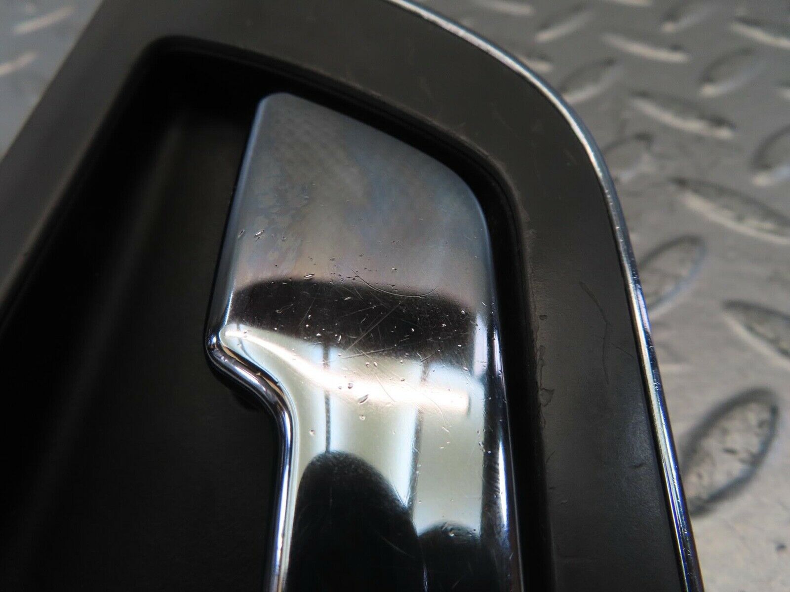 11105 Mercedes-Benz W221 S320 Front Right Door Handle 2217205848