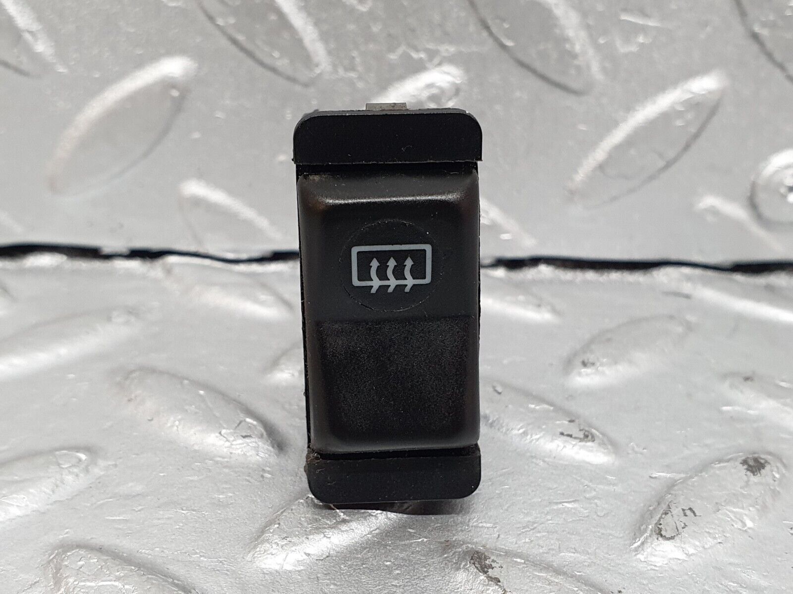 41100 Mercedes-Benz W126 300SE Rear Windscreen Defroster Switch 0008206110