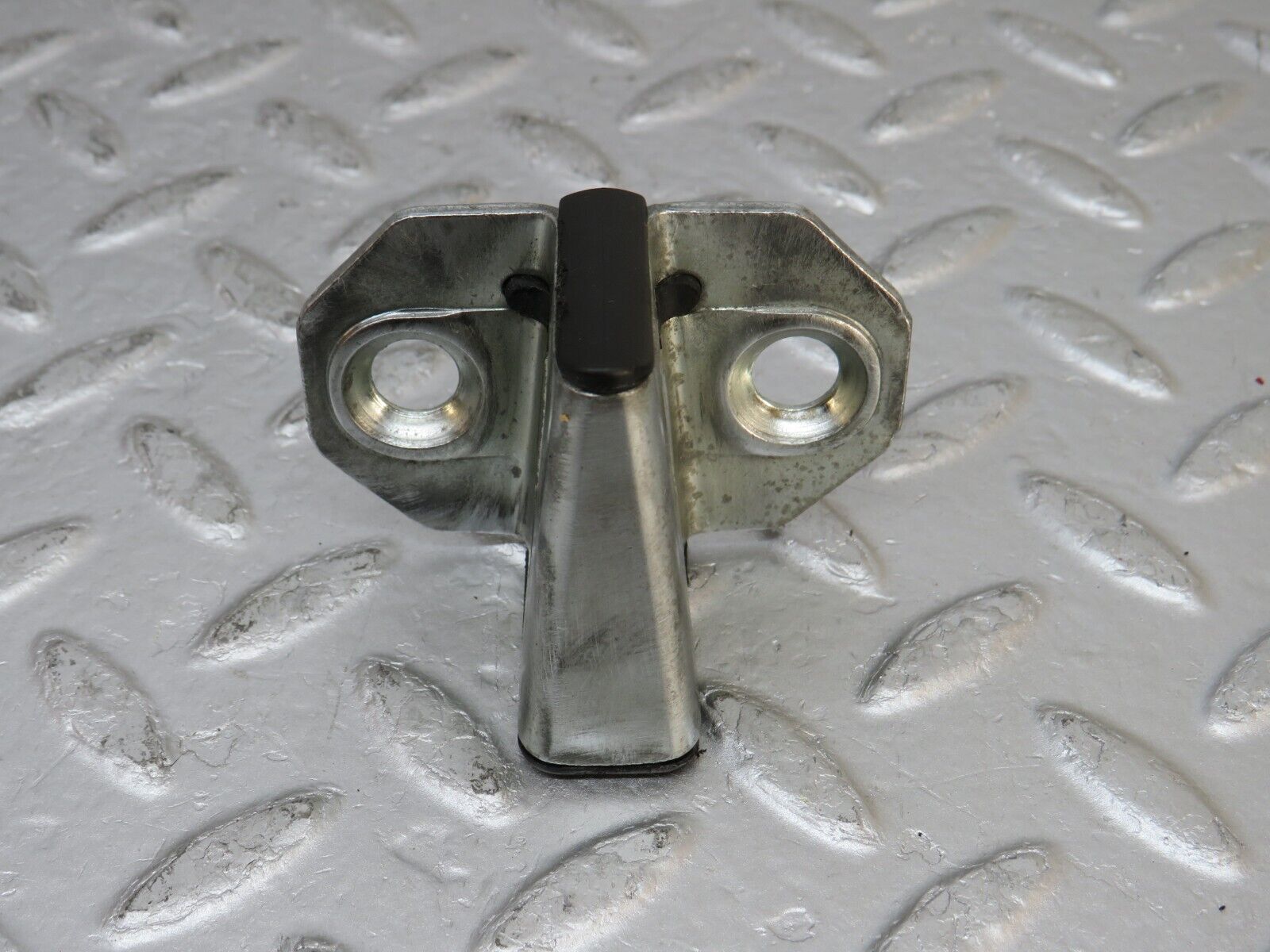 33372 Mercedes-Benz W202 C180 Door Lock Latch