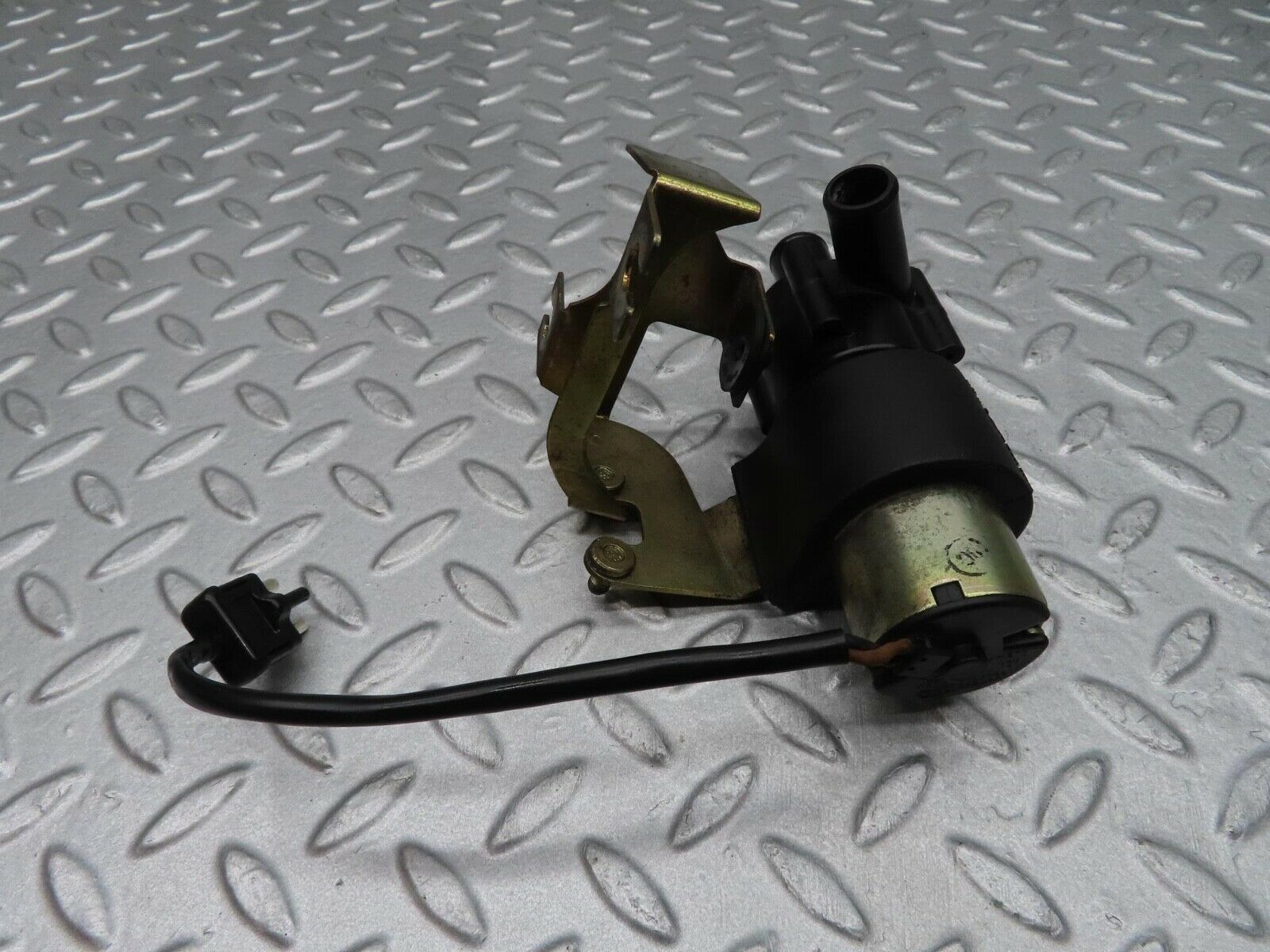 12077 Mercedes-Benz R129 300SL Coupe Heating Water Pump 0018351064