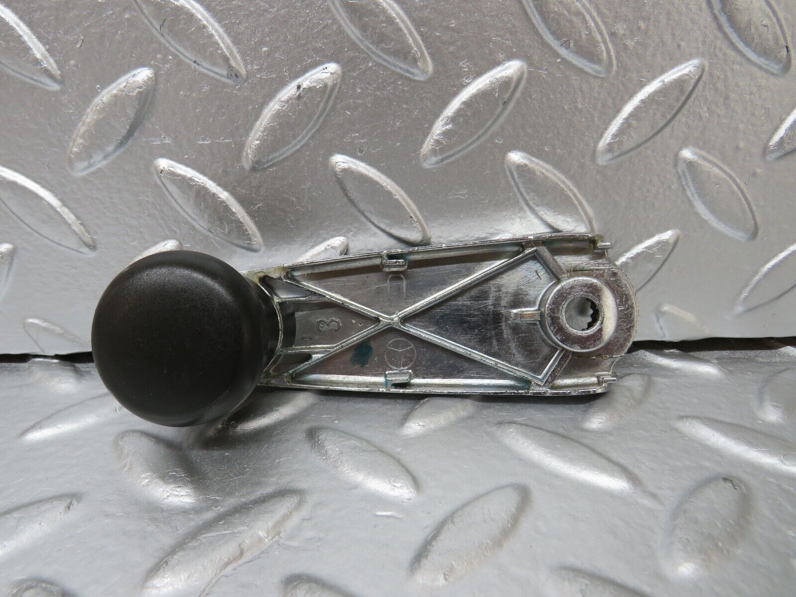 25541 Mercedes-Benz W123 200 Window Lifter Crank Handle