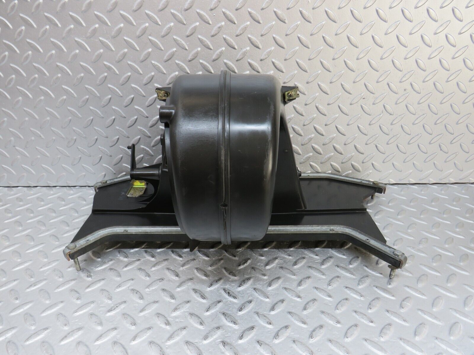 36477 Mercedes-Benz W201 190E 2.0L Heater Blower Housing Behr 91.484.52.017