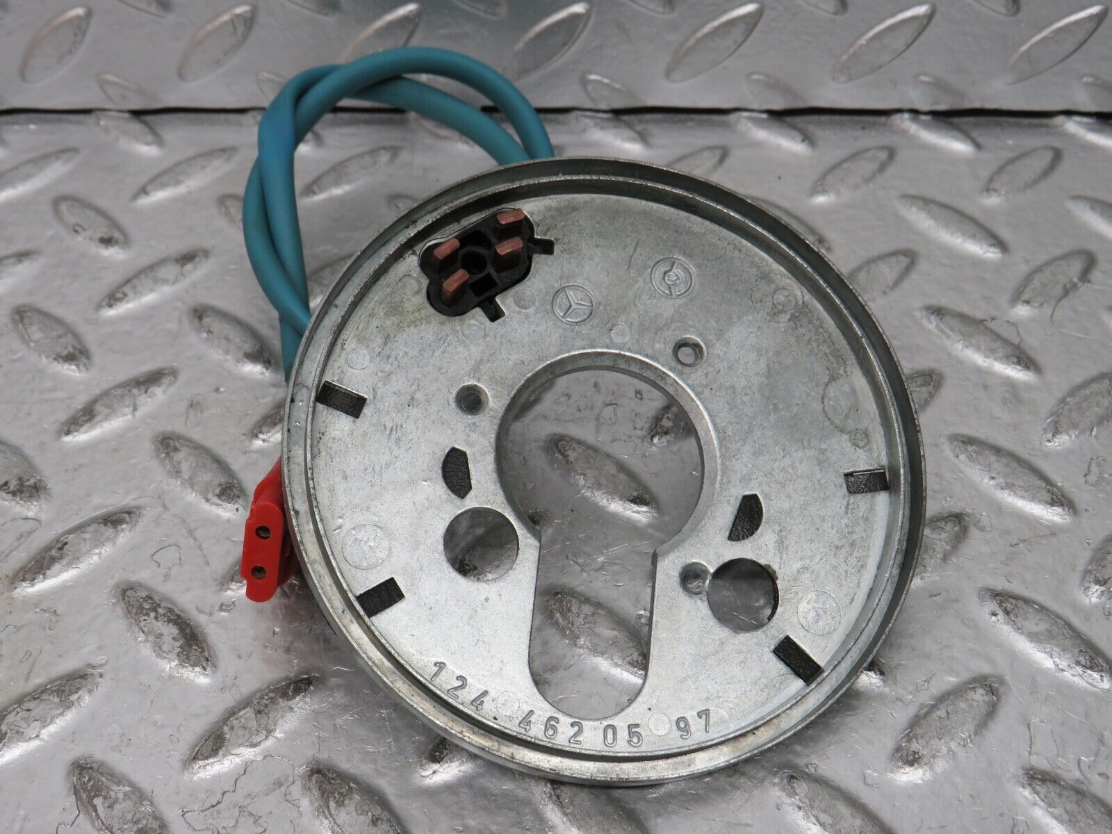27736 Mercedes-Benz S124 300TE Wagon Steering Wheel Contact Plate 1244620597