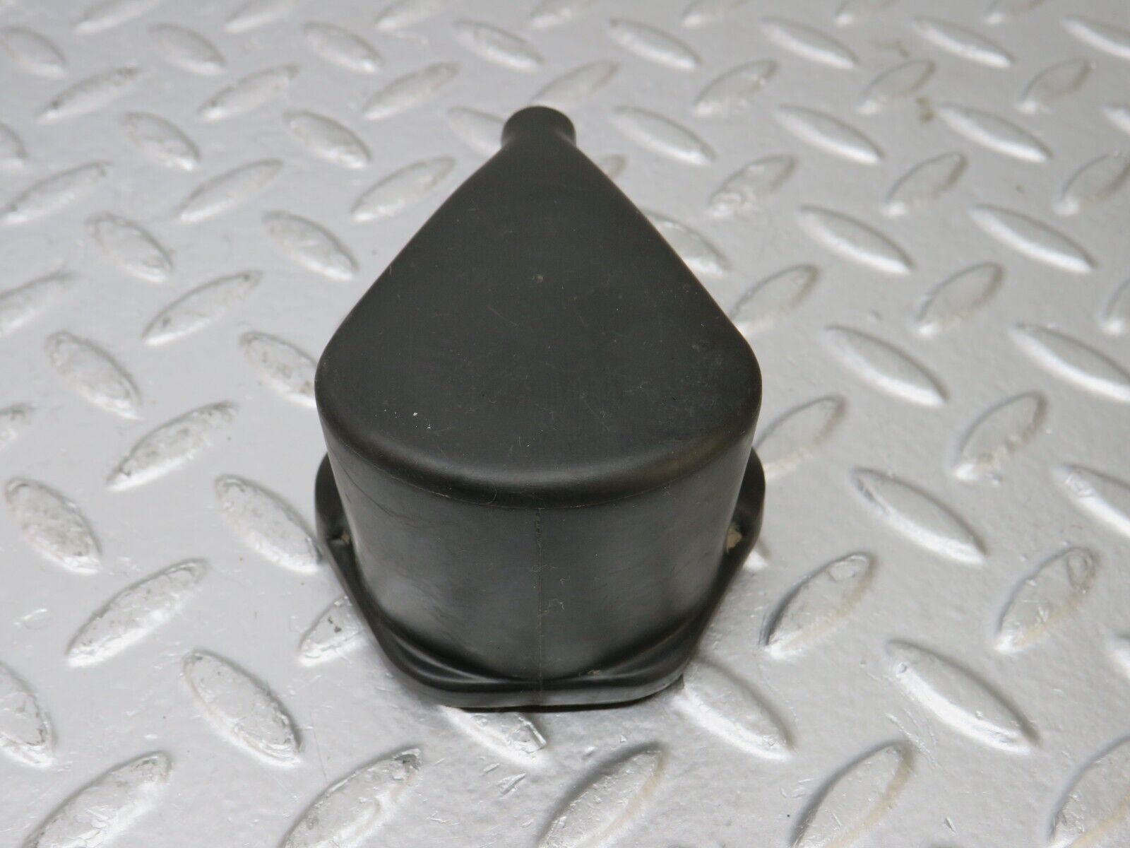 33917 Mercedes-Benz W124 260E Ignition Coil Cover Cap 0001582285