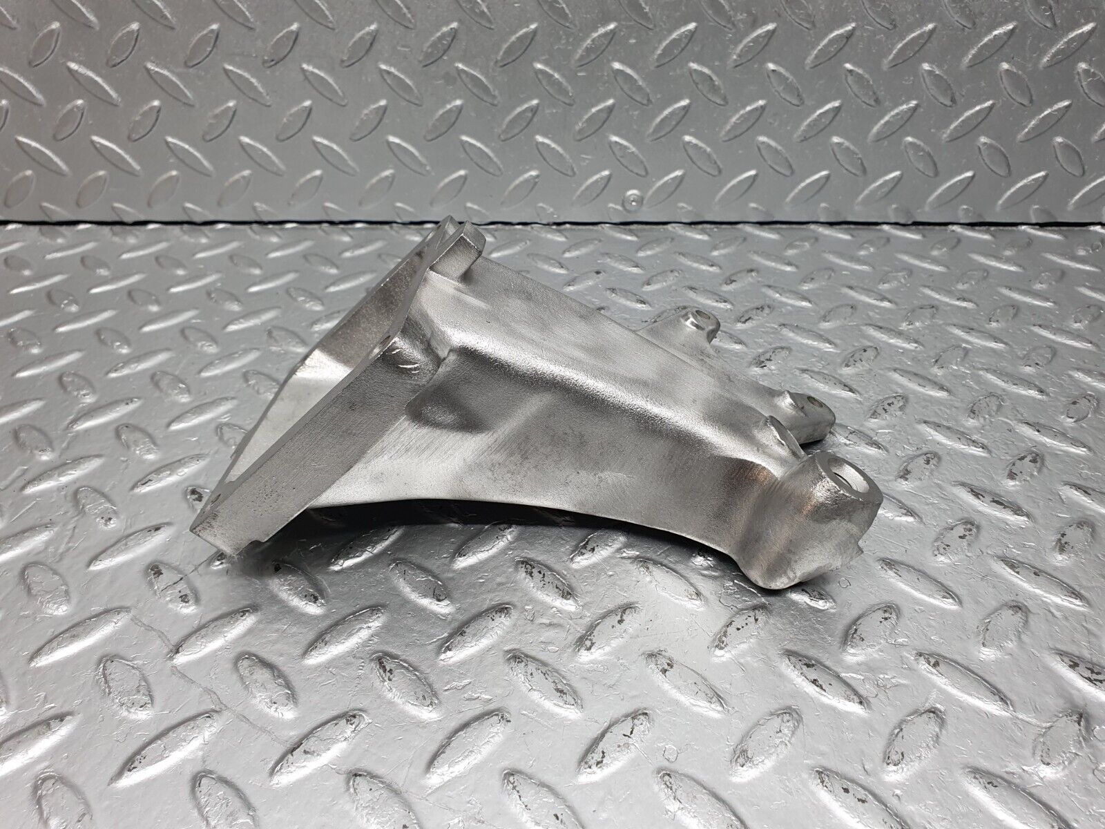 41011 Mercedes-Benz W126 300SE Engine Mount Bracket Left Side 6032230604